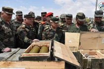 "Hổ Tướng" Syria đích thân kiểm tra chiến lợi phẩm ở Dumayr