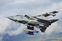 Chiến đấu cơ 40 tuổi của Không quân Anh “tạm biệt” bầu trời