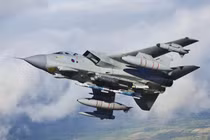 Chiến đấu cơ 40 tuổi của Không quân Anh “tạm biệt” bầu trời