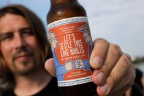 Phần Lan sản xuất chai bia đặc biệt dành cho Thượng đỉnh Mỹ-Nga