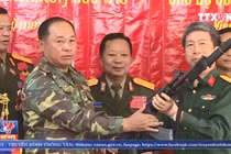 Quá tự hào, Việt Nam bàn giao súng trường Galil ACE cho Lào