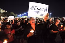 Người dân Mỹ xuống đường kêu gọi kiểm soát súng đạn