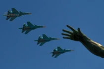 Nga duyệt binh hoành tráng nhưng thiếu bóng không quân