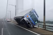 Nhật Bản tan hoang trước siêu bão Jebi