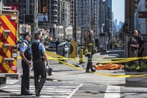 Xe "điên" lao vào đám đông ở Canada, hàng chục người thương vong