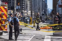 Xe "điên" lao vào đám đông ở Canada, hàng chục người thương vong