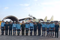 Đại tướng Ngô Xuân Lịch - Bộ trưởng Bộ Quốc phòng kiểm tra Sư đoàn 370