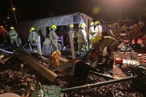 Lật xe buýt 2 tầng ở Hong Kong, hơn 70 người thương vong