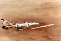 Thảm hại tên lửa không đối đất đầu tiên trong chiến tranh Việt Nam