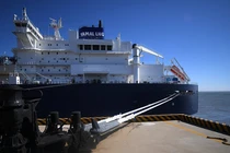 Chỉ trích châu Âu nhưng Mỹ cũng nhận khí đốt của Nga