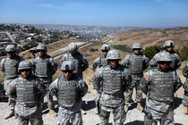 Quân đội Mỹ được đặt trong tình trạng báo động vì người di cư