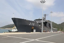 Tàu Hải quân Singapore thăm Cảng quốc tế Cam Ranh