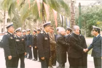 Tổng Bí thư Đỗ Mười với bộ đội Hải quân