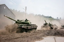 Mang xe tăng đi rửa, Nga lại khiến Ukraine lo sốt vó