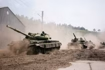 Mang xe tăng đi rửa, Nga lại khiến Ukraine lo sốt vó