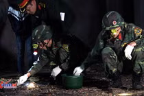 Công binh trắng đêm tìm "vật thể lạ" vụ nổ ở Bắc Ninh