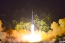 Công bố loạt ảnh Triều Tiên bắn tên lửa xuyên lục địa Hwasong-14