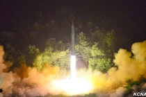 Công bố loạt ảnh Triều Tiên bắn tên lửa xuyên lục địa Hwasong-14