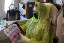 Áo mưa dùng 1 lần trên máy bay có giúp ngăn ngừa lây nhiễm?