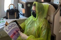 Áo mưa dùng 1 lần trên máy bay có giúp ngăn ngừa lây nhiễm?