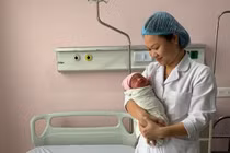 7 phút nghẹt thở cứu thai nhi trong bụng mẹ bị tai nạn nguy kịch