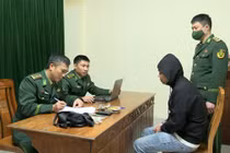 Bắt đối tượng vận chuyển 1,2kg vàng lậu qua biên giới