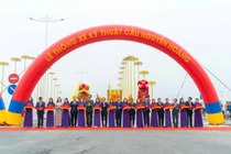 Cầu Nguyễn Hoàng bắc qua sông Hương chính thức thông xe kỹ thuật