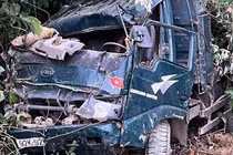  Lật xe chở keo, 2 người thương vong ở Hà Tĩnh