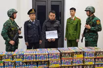 Khởi tố đối tượng vận chuyển pháo lậu từ Lào về Việt Nam