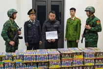 Khởi tố đối tượng vận chuyển pháo lậu từ Lào về Việt Nam
