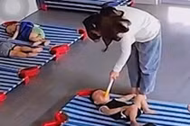 Tạm giữ hình sự bảo mẫu hành hạ cháu bé ở Quảng Nam