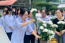 Hàng vạn người dân đến dâng hương tri ân tại Ngã ba Đồng Lộc