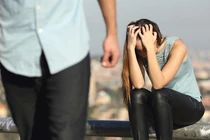 Bị bắt tại trận ngoại tình trong nhà nghỉ, vợ vẫn không hối lỗi