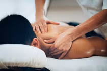 Có nên massage để giải rượu?