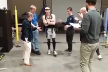 Video: Phi hành gia tập đi như trẻ 1 tuổi sau 197 ngày ngoài vũ trụ