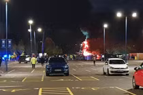 Video: Khoảnh khắc kinh hoàng trực thăng chở Chủ tịch Leicester City rơi và nổ