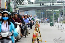 Video: Ngày rối loạn phố Kim Mã: Bốn bánh ngơ ngác, hai bánh chen nhau nghẹt thở