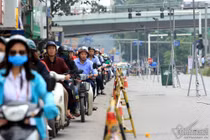 Video: Ngày rối loạn phố Kim Mã: Bốn bánh ngơ ngác, hai bánh chen nhau nghẹt thở