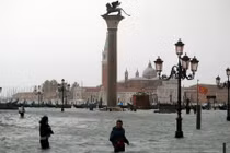 Video: Venice "chìm" trong triều cường cao bất thường