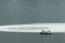 Video: Xoáy nước khổng lồ xuất hiện giữa sông khiến dân lo sợ