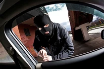 Video: Hành khách bị đánh tới tấp vì giằng vô lăng khi xe đang chạy