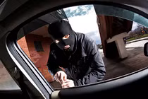 Video: Hành khách bị đánh tới tấp vì giằng vô lăng khi xe đang chạy