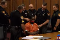 Video: Thẩm phán truy đuổi gắt gao 2 bị cáo bỏ trốn trong lúc đang xử