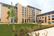 Video: Vì sao đại học hàng đầu ở Anh cấm dùng chữ viết hoa?