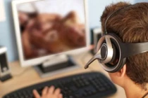 Video: Thầy giáo vô tình phát phim khiêu dâm trong giờ học