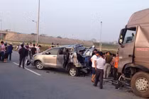 Vụ container đâm innova đi lùi: Tòa nên…xem lại Luật?