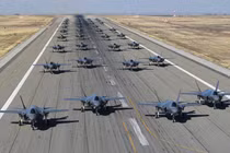 Video: Mãn nhãn xem F-35 Mỹ bay như chim trên bầu trời