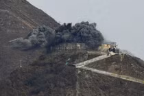 Video: Triều Tiên phá dỡ trạm gác, thuốc nổ nổ khắp khu phi quân sự