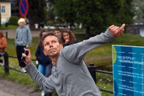 Video: Chuyến bay bị hủy, hành khách dùng iPhone đập thẳng mặt nhân viên