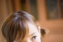 Dùng tay ngoáy mũi, coi chừng nhiễm vi khuẩn gây bệnh nguy hiểm chết người